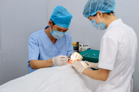 Loi khuyen gui chi em cua co gai Ha Noi vua tham my xong lai chiu dau de go het don cam, thao mui, nao silicon o moi - Anh 8