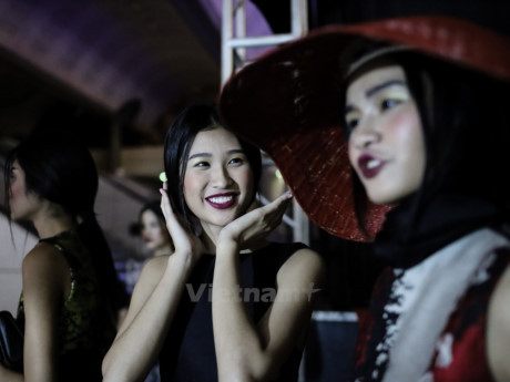 Những mệt mỏi, đớn đau phía sau ánh đèn catwalk hào nhoáng - Ảnh 15 Nhung met moi, don dau phia sau anh den catwalk hao nhoang - Anh 15