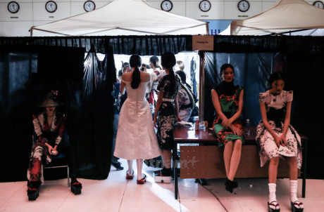 Những mệt mỏi, đớn đau phía sau ánh đèn catwalk hào nhoáng - Ảnh 5 Nhung met moi, don dau phia sau anh den catwalk hao nhoang - Anh 5