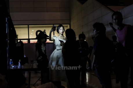 Những mệt mỏi, đớn đau phía sau ánh đèn catwalk hào nhoáng - Ảnh 6 Nhung met moi, don dau phia sau anh den catwalk hao nhoang - Anh 6