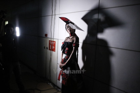 Những mệt mỏi, đớn đau phía sau ánh đèn catwalk hào nhoáng - Ảnh 8 Nhung met moi, don dau phia sau anh den catwalk hao nhoang - Anh 8