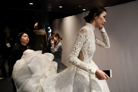 Những mệt mỏi, đớn đau phía sau ánh đèn catwalk hào nhoáng - Ảnh 4 Nhung met moi, don dau phia sau anh den catwalk hao nhoang - Anh 4