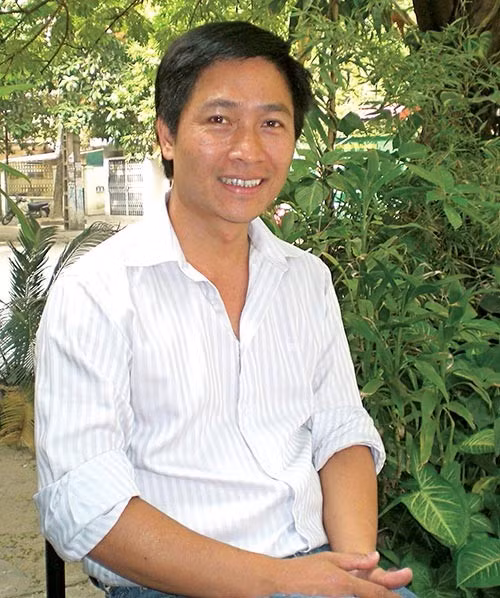 Thầy giáo Minh - diễn viên Quốc Tuấn hiện giờ là một đạo diễn.