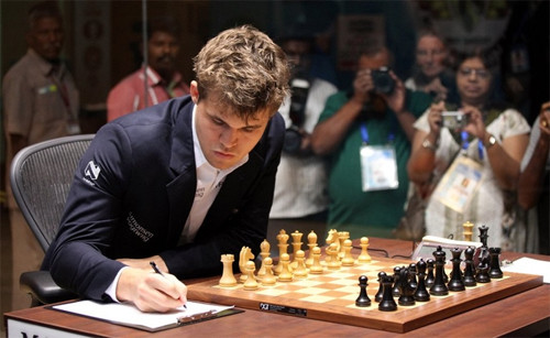 Carlsen giành chiến thắng ngay trên sân nhà Ấn Độ của Anand. carlsen-7478-1387760743.jpg