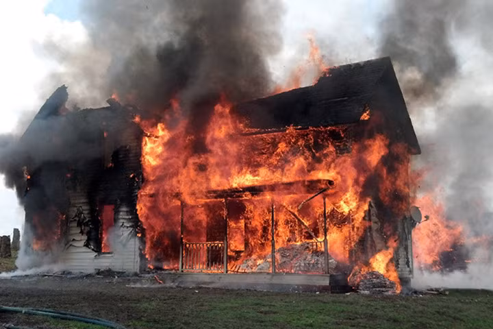 Gã chồng đồi bại và sự trắng trợn của cô người tình