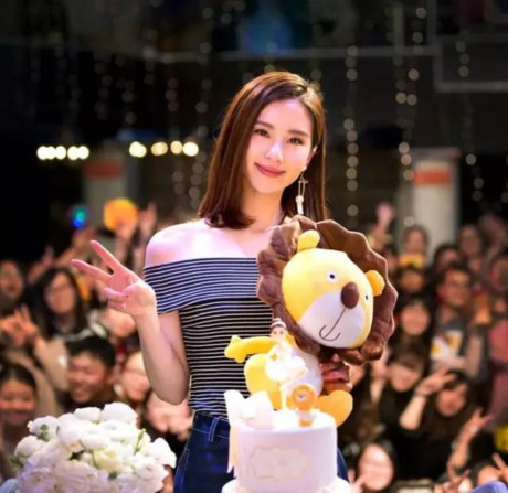Nửa năm để 20 kiểu tóc như tiểu Hoa đán Lưu Thi Thi - Ảnh 5 Nua nam de 20 kieu toc nhu tieu Hoa dan Luu Thi Thi - Anh 5