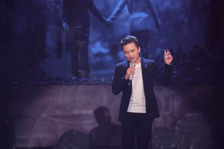 Con gái Đoan Trang đáng yêu bên ba mẹ