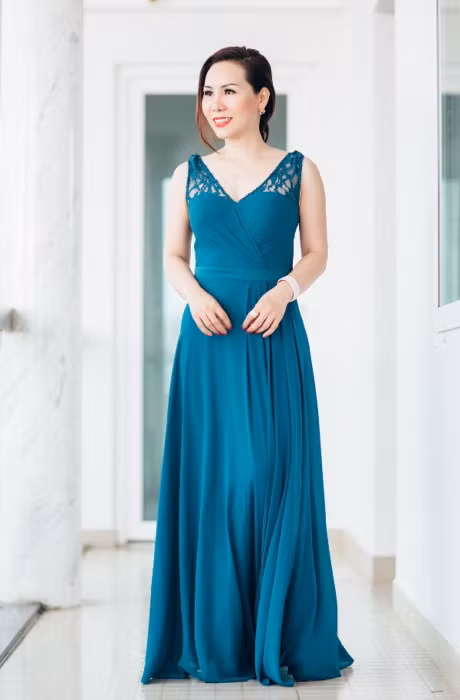 Nu hoang Kim Chi dien vay xanh kieu ky hut moi anh nhin - Anh 5