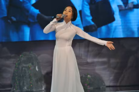 Con gai Doan Trang dang yeu ben ba me - Anh 5