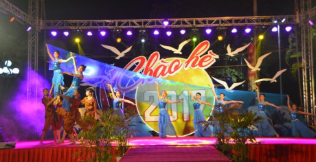 Chùm ảnh: Phố đi bộ hấp dẫn du khách khi tới cửa khẩu Móng Cái - Ảnh 1 Chum anh: Pho di bo hap dan du khach khi toi cua khau Mong Cai - Anh 1