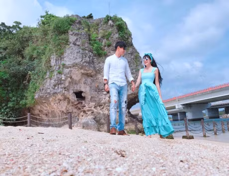 Hoa hau Dang Thu Thao va ban trai doanh nhan du lich o Da Nang dip le - Anh 6