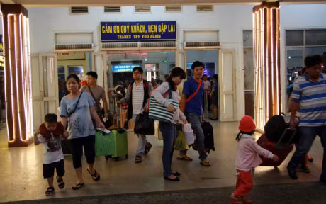 Hinh anh: Ga Sai Gon dong duc hanh khach ngay can Tet - Anh 8