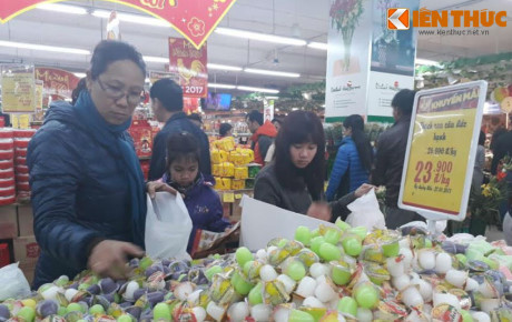 Cảnh xếp hàng chờ thanh toán trong siêu thị ngày Tết - Ảnh 8 Canh xep hang cho thanh toan trong sieu thi ngay Tet - Anh 8