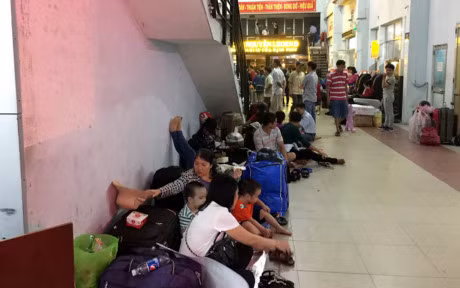 Hinh anh: Ga Sai Gon dong duc hanh khach ngay can Tet - Anh 12