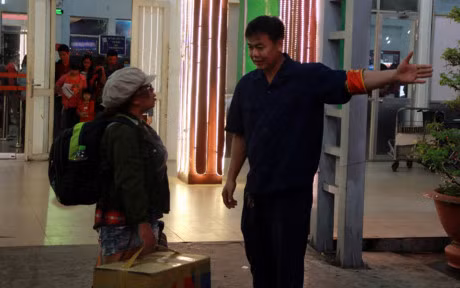 Hinh anh: Ga Sai Gon dong duc hanh khach ngay can Tet - Anh 7