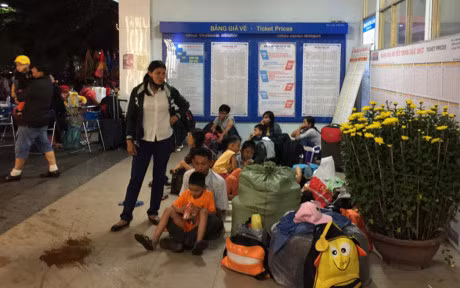 Hinh anh: Ga Sai Gon dong duc hanh khach ngay can Tet - Anh 10