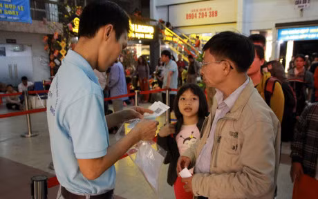 Hinh anh: Ga Sai Gon dong duc hanh khach ngay can Tet - Anh 6