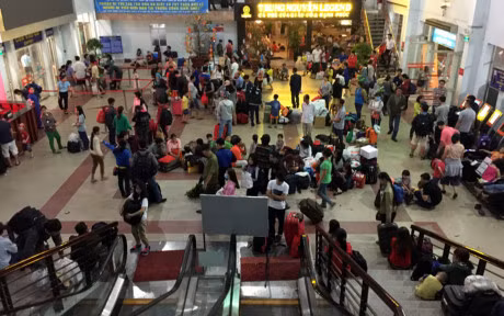 Hinh anh: Ga Sai Gon dong duc hanh khach ngay can Tet - Anh 13