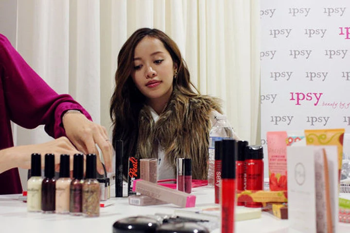 "Phù thủy trang điểm" Michelle Phan từng bị trầm cảm vì kinh doanh thất bại