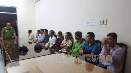 Cà Mau: Phá trường gà quy mô lớn giáp ranh 3 huyện - Ảnh 1 Ca Mau: Pha truong ga quy mo lon giap ranh 3 huyen - Anh 1