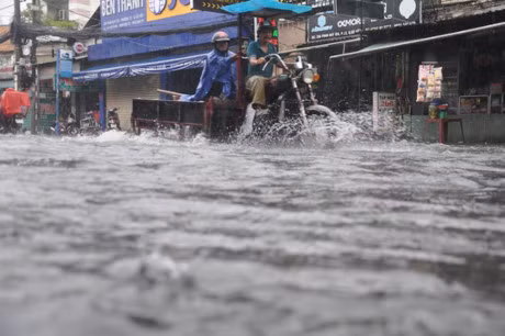 Mua tam ta, nhieu noi o Sai Gon duoc 