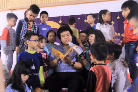 Tre em vay kin Do Nhat Nam de nghe ke chuyen bang tieng Anh - Anh 3