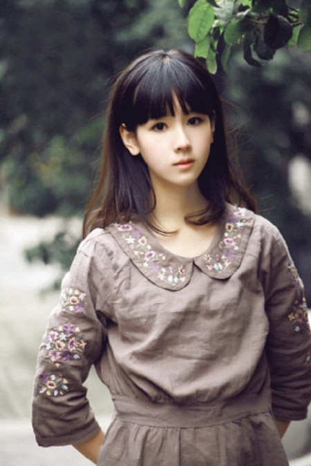 Nhìn nhan sắc trong sáng, thánh thiện của Trần Đô Linh, nhiều người không khỏi ngạc nhiên khi biết cô bạn này đang là sinh viên chuyên ngành cơ khí điện thuộc trường ĐH Hàng không và Vũ trụ Nam Kinh.