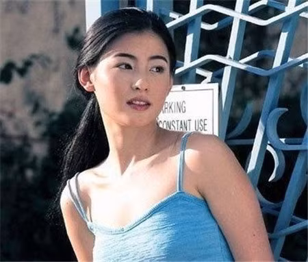 Trương Bá Chi có đường chân mày đẹp nổi bật.