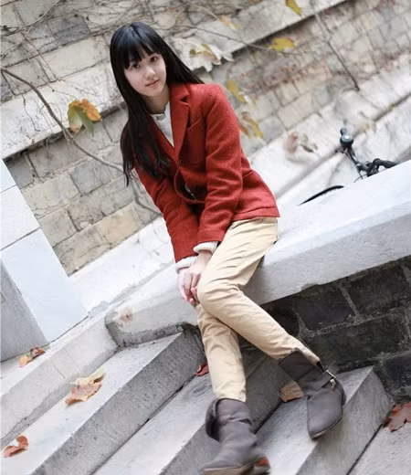 Trần Đô Linh cao 1m68, ngoài việc học, cô thỉnh thoảng còn làm người mẫu ảnh và làm thêm công việc bán thời gian.