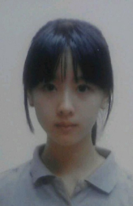 Trần Đô Linh bắt đầu gây chú ý trên nhiều trang mạng Trung Quốc bởi tấm hình thẻ chụp khuôn mặt mộc thon dài, thanh tú. Trong ảnh: Tấm hình thẻ học sinh giúp Trần Đô Linh trở thành hiện tượng trên mạng xã hội Trung Quốc.