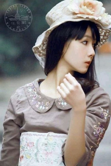 Trần Đô Linh sở hữu gương mặt thon dài và nước da trắng ngần như thiên thần.