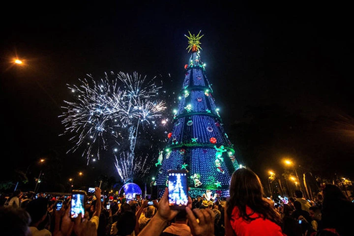 21 cây thông Noel đẹp nhất thế giới năm 2016