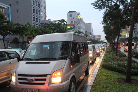 Kẹt xe kinh hoàng ở cửa ngõ sân bay Tân Sơn Nhất - Ảnh 4 Ket xe kinh hoang o cua ngo san bay Tan Son Nhat - Anh 4