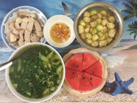 Bữa cơm 8 ngàn đồ ăn của đôi bạn sinh viên Hà Nội - Ảnh 4 Bua com 8 ngan do an cua doi ban sinh vien Ha Noi - Anh 4
