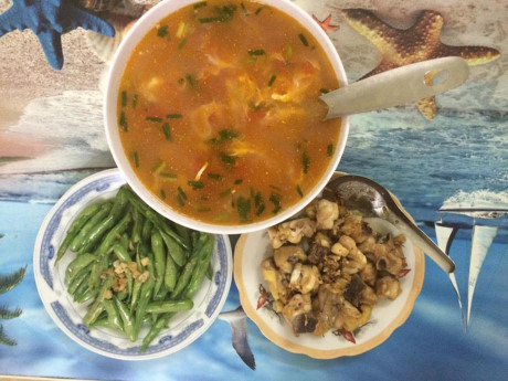 Bữa cơm 8 ngàn đồ ăn của đôi bạn sinh viên Hà Nội - Ảnh 7 Bua com 8 ngan do an cua doi ban sinh vien Ha Noi - Anh 7