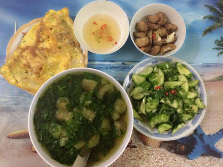 Bữa cơm 8 ngàn đồ ăn của đôi bạn sinh viên Hà Nội - Ảnh 9 Bua com 8 ngan do an cua doi ban sinh vien Ha Noi - Anh 9