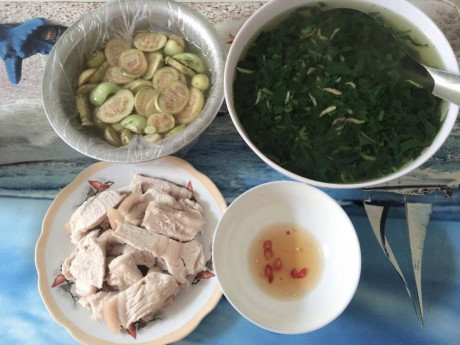 Bữa cơm 8 ngàn đồ ăn của đôi bạn sinh viên Hà Nội - Ảnh 10 Bua com 8 ngan do an cua doi ban sinh vien Ha Noi - Anh 10