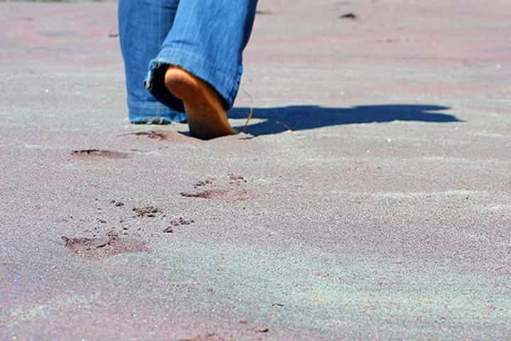 7 bãi biển có màu cát đẹp nhất thế giới