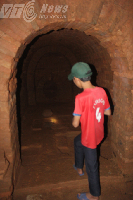 Các hầm mộ sâu hun hút, nhiều ngóc ngách Các hầm mộ sâu hun hút, nhiều ngóc ngách