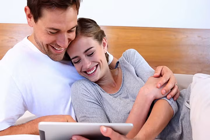 Nghệ thuật ngầm khen vợ đẹp của các ông chồng "cao tay"