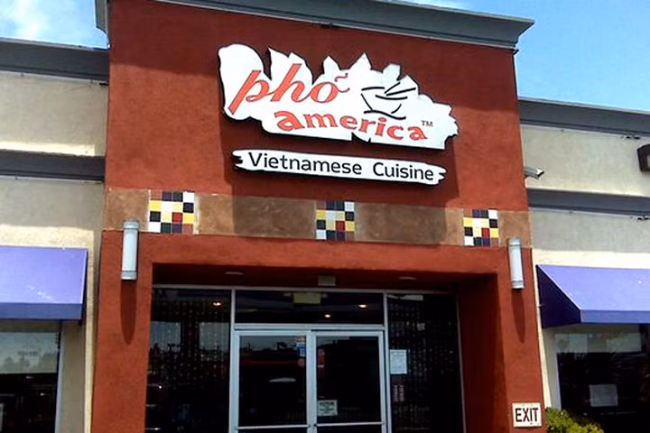 Một quán phở Việt Nam ở Mỹ. Ảnh: Philup On Food!, WordPress