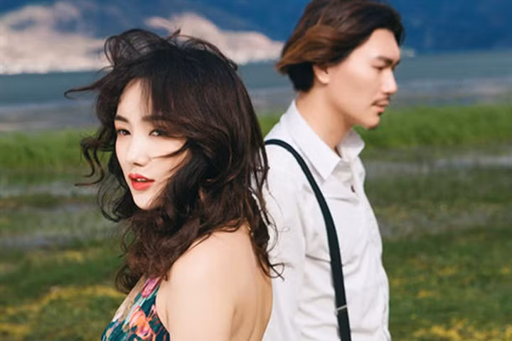 Khoảng cách xa nhất trên thế giới là khoảng cách từ trái tim anh đến trái tim em?