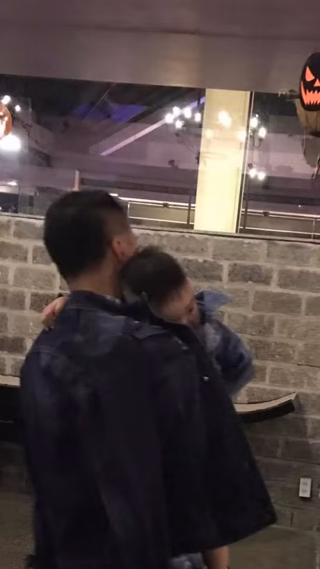 Hot: Ong xa bi an cua ca si Vy Oanh lan dau lo dien cung con trai - Anh 2