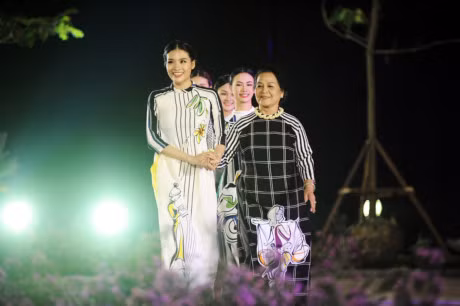 Giai nhan man anh Viet hoi ngo tai Festival ao dai Ha Noi 2016 - Anh 7