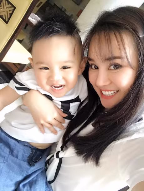 Hot: Ong xa bi an cua ca si Vy Oanh lan dau lo dien cung con trai - Anh 3