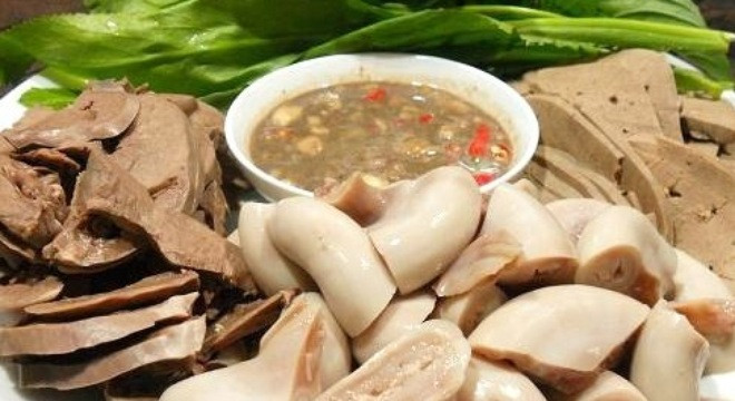 Mẹo sơ chế lòng lợn cực nhanh, sạch và không có mùi hôi