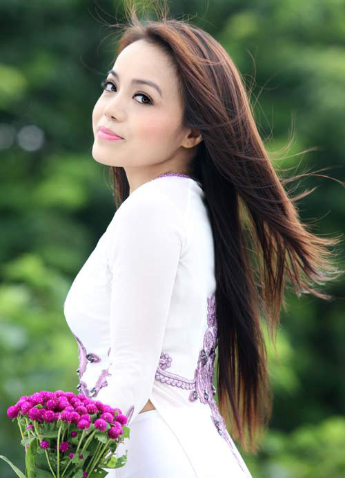 Ca sĩ Lan Anh - một trong những giọng soprano (nữ cao) xuất sắc nhất hiện nay cũng đang đảm nhận công việc giảng dạy ở khoa thanh nhạc tại Học viện Âm nhạc Quốc gia Việt Nam.