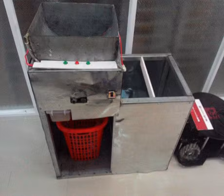 Sinh vien Da Nang san xuat phan bon tu rac thai huu co - Anh 2