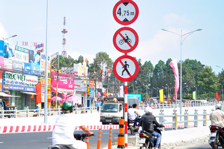 Điều khiển xe đi vào đường cấm sẽ bị phạt hơn 1 triệu đồng