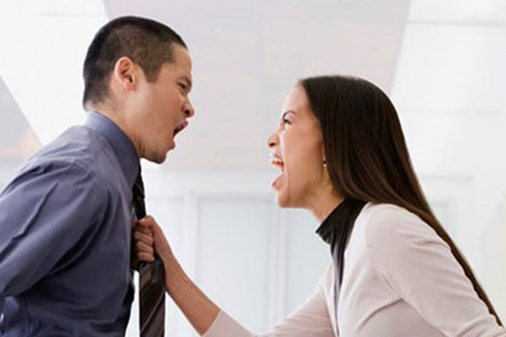 Mỗi khi cãi nhau, vợ chửi cả nhà chồng